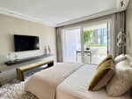 Puento Romano Beach Resort Japanese gard (24)