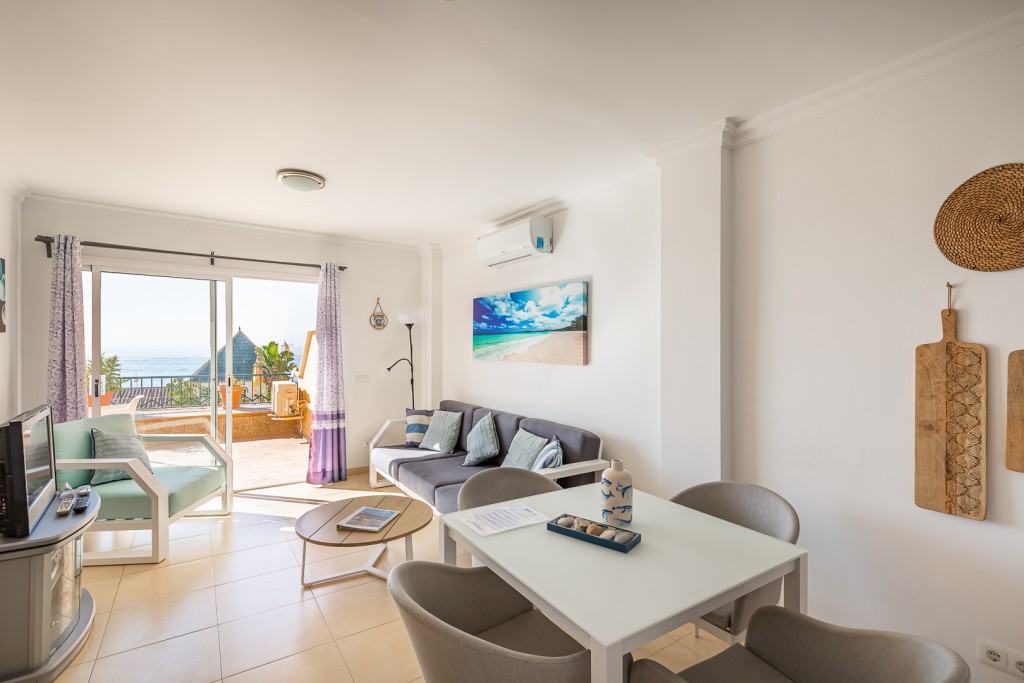 lounge to terrace