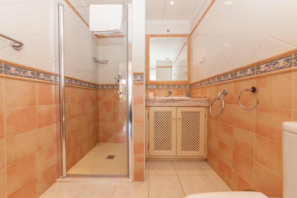 Bathroom 3 Elviria Sea View Villa-16