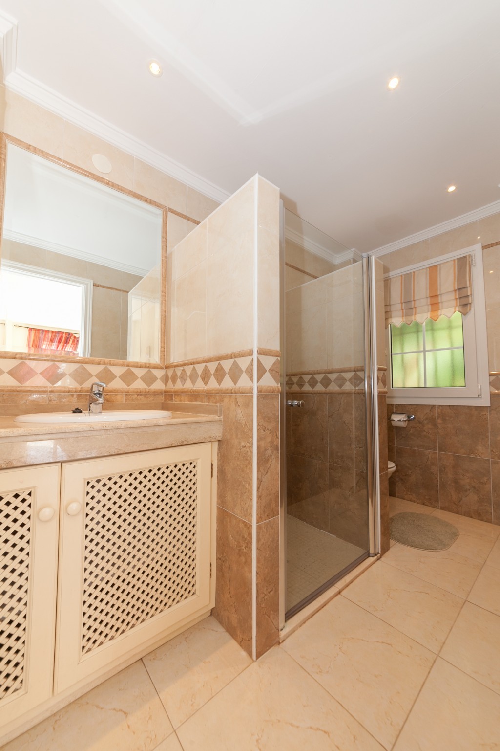 En suite 1 Elviria Sea View Villa-12