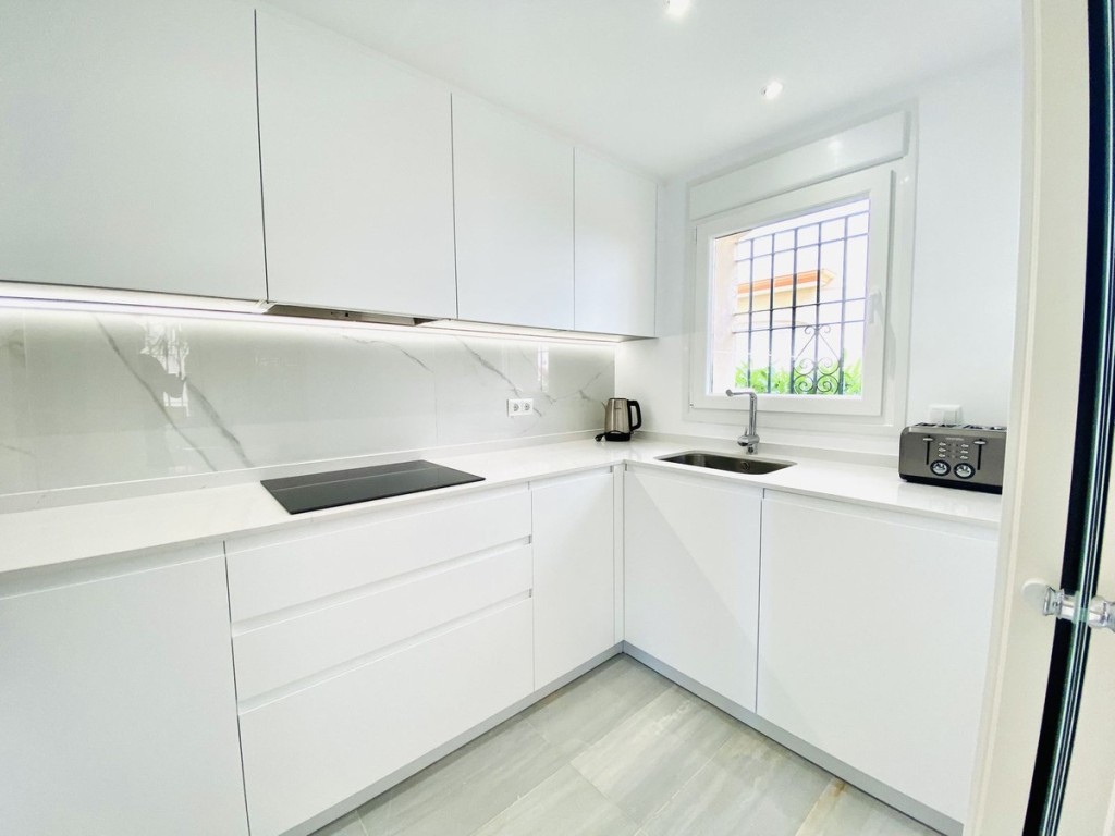 11-20939a0134ad724a8cb2a801094d15a4