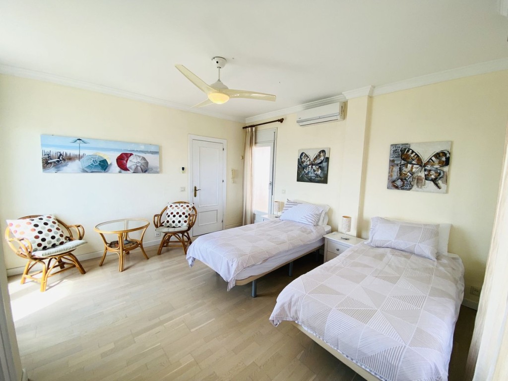 16-ec67b526875bf0124b6ce4328a754439