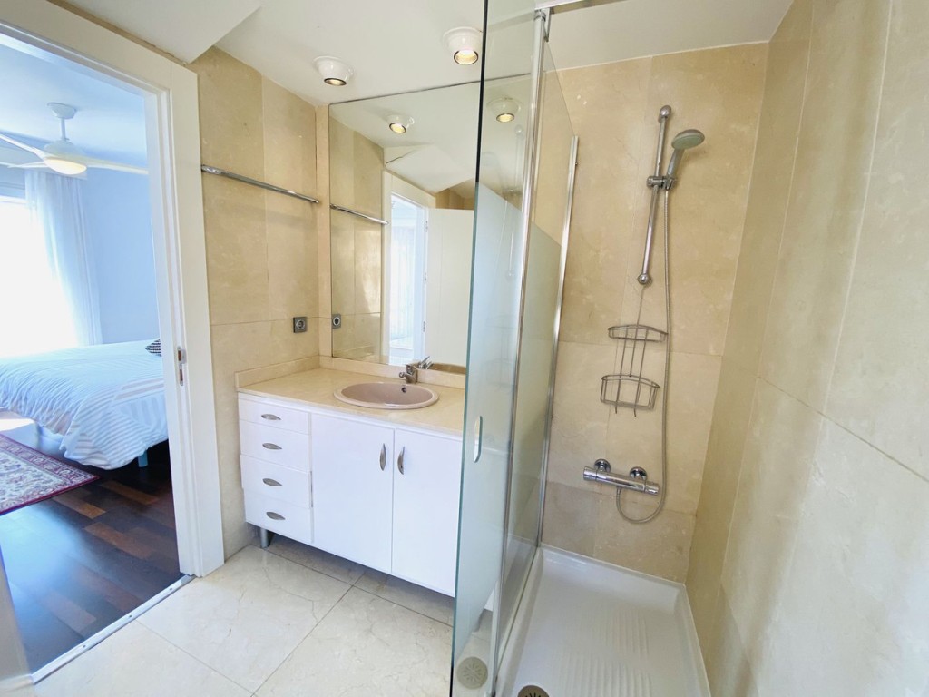 25-45e7a00e8ada30030040e20a35fbccfd