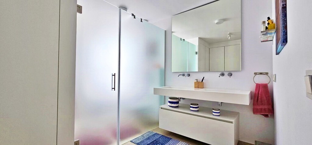 11-20939a0134ad724a8cb2a801094d15a4