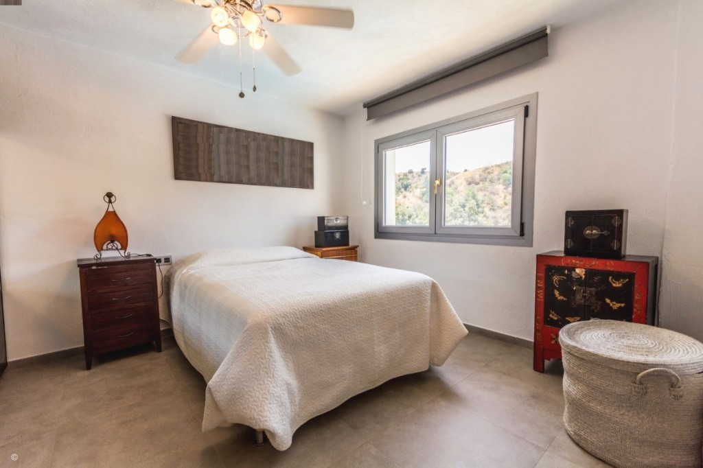 34-2e8657844e540eba0189d71f472ffca9