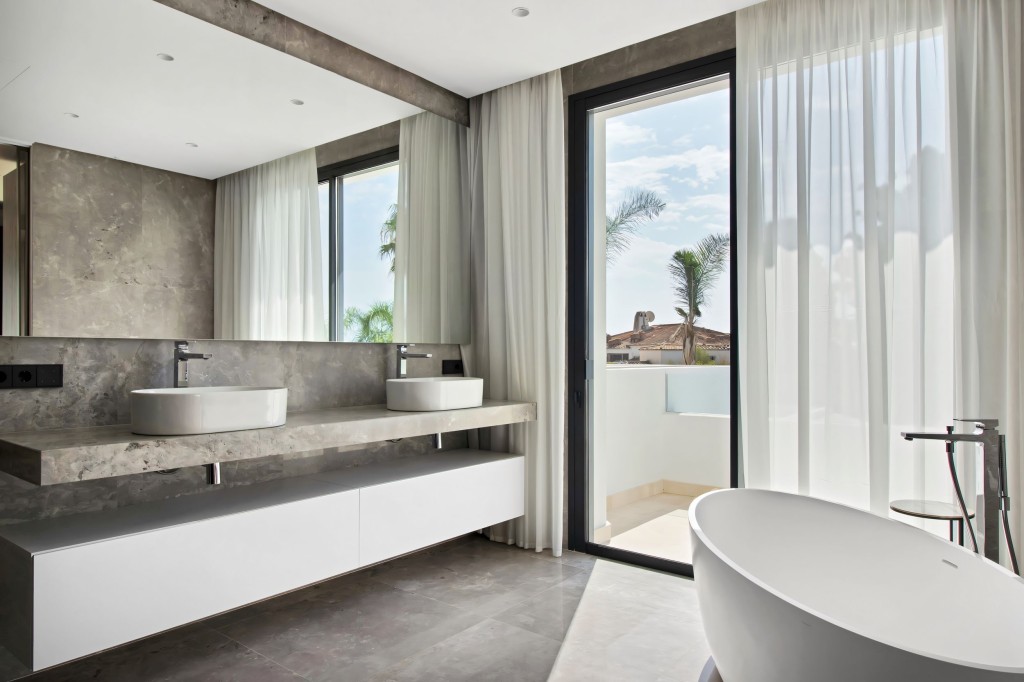 New build villa Las Lomas de Marbella Club (25)