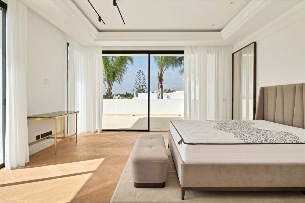 New build villa Las Lomas de Marbella Club (30)