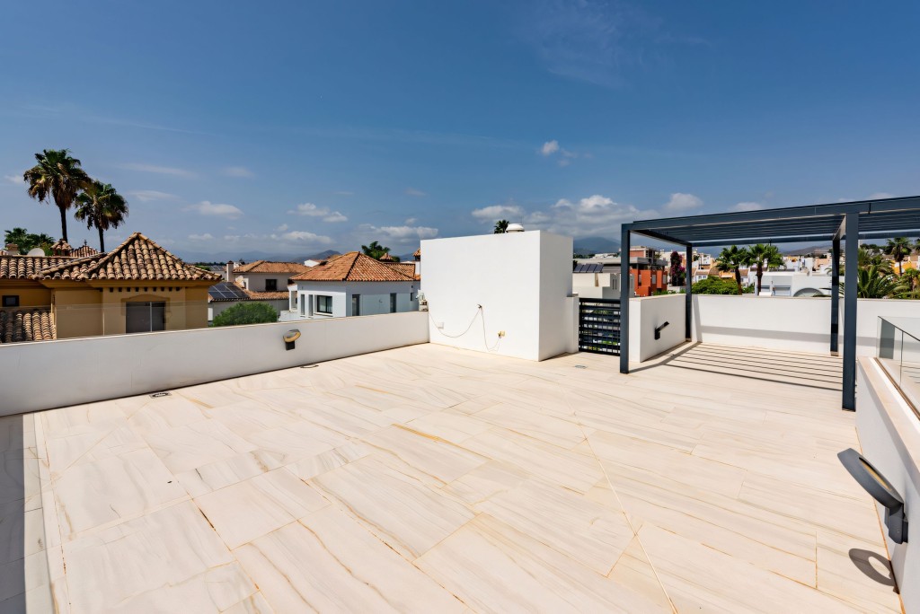 Nueva Andalucia Villa near Puerto Banus (22)