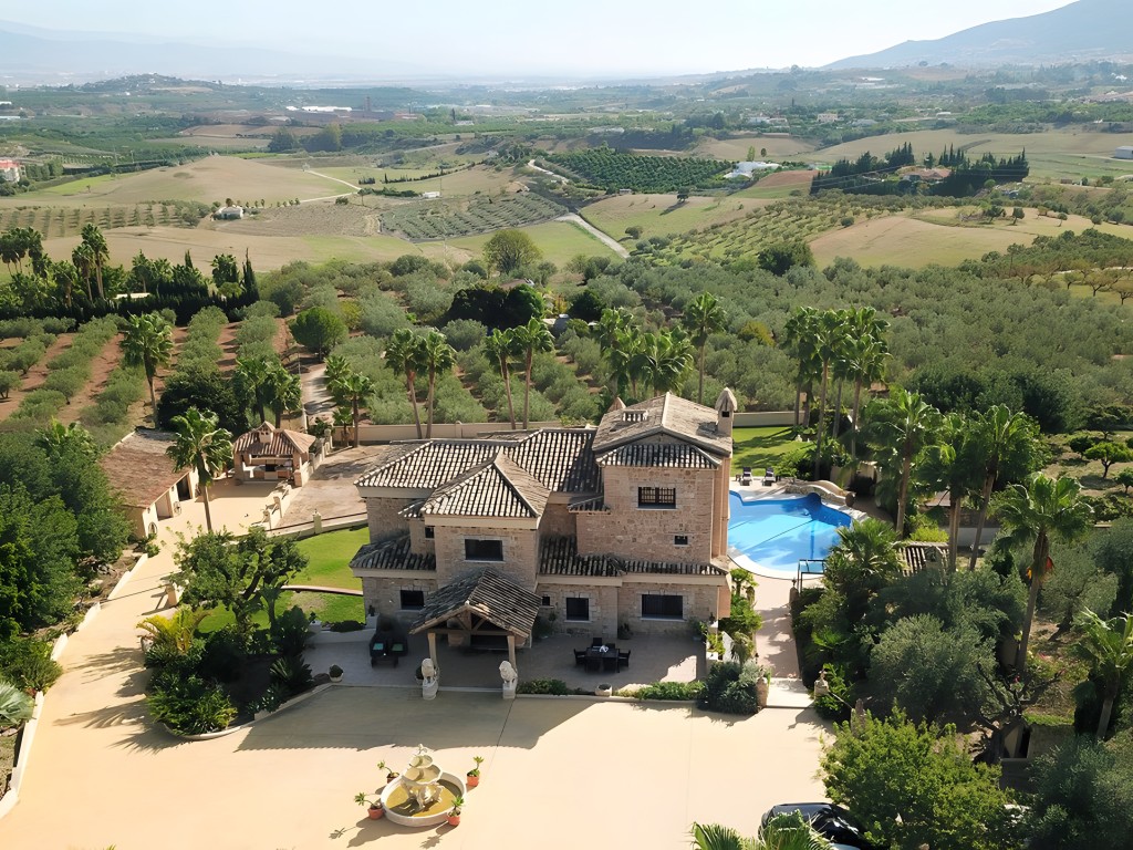 Country Mansion Alhauring de La Torre (5)