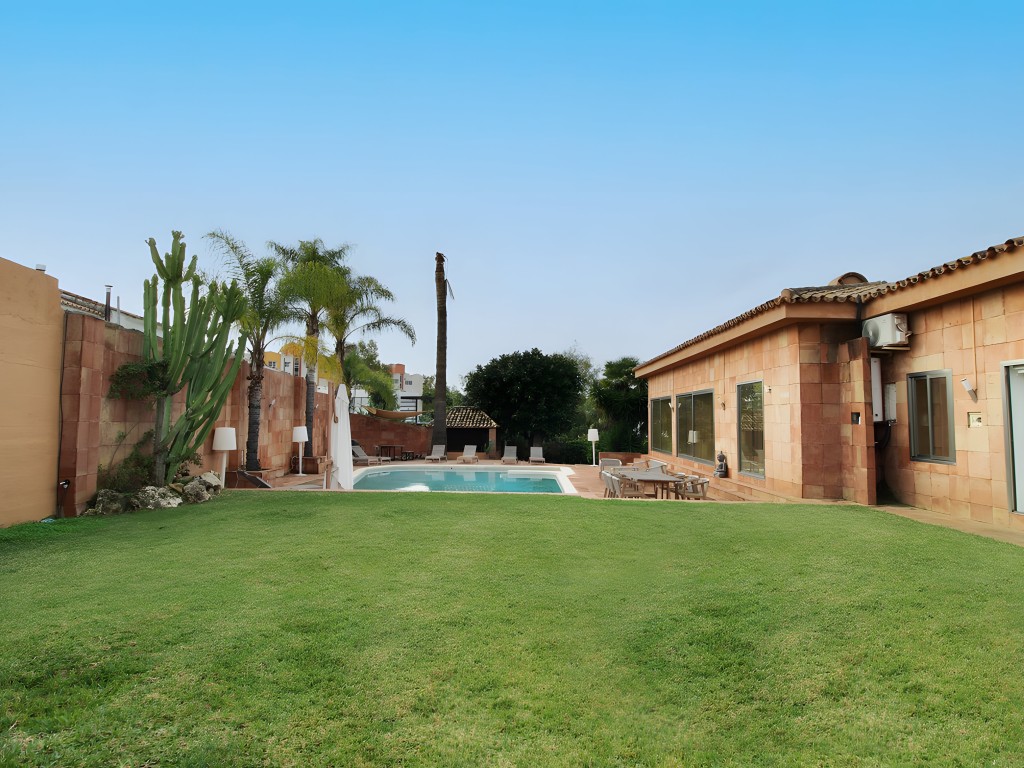 Villa for sale in Atalaya, Estepona (24)