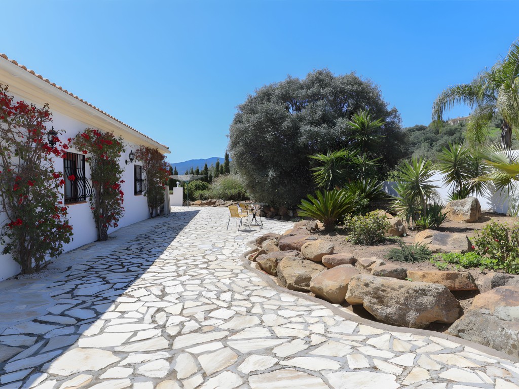 Alozaina country house (1)