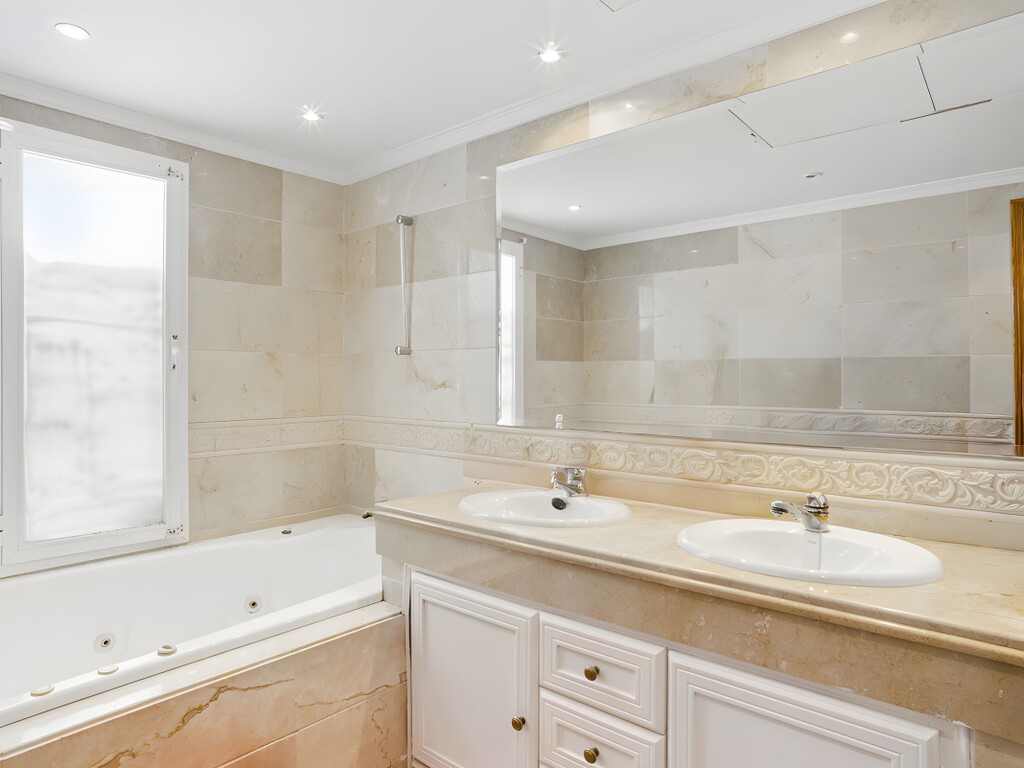 Pinos de Aloha penthouse for sale (9)