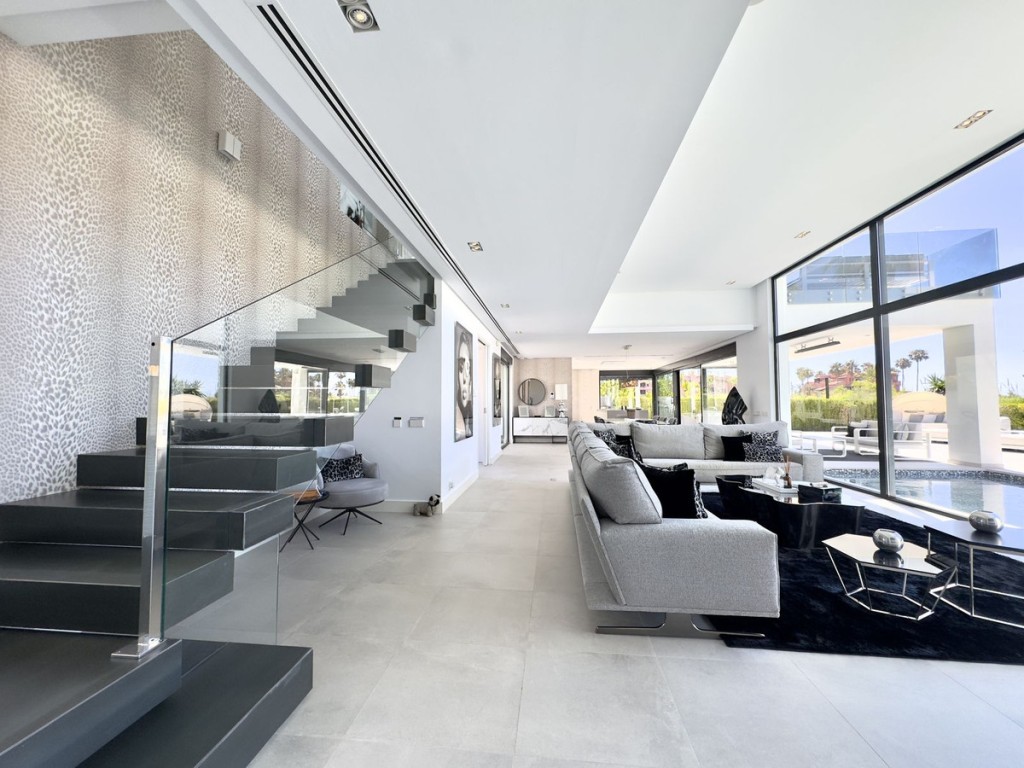 Los Monteros 4 bedroom villa for sale (7)