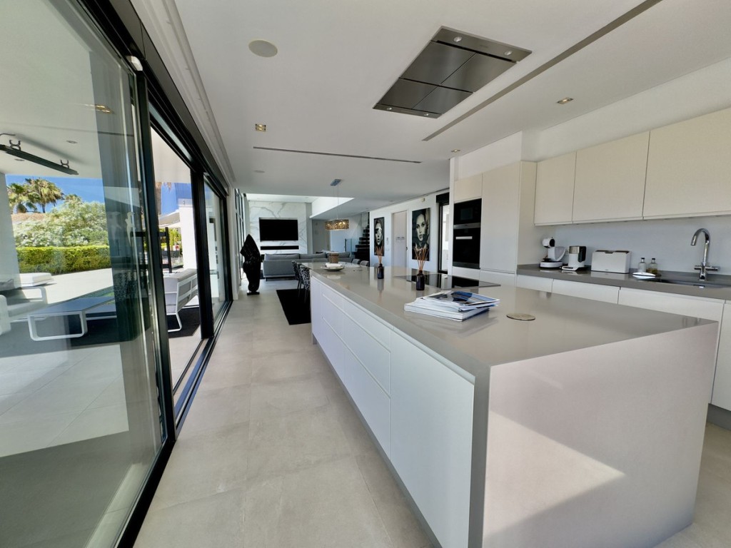 Los Monteros 4 bedroom villa for sale (15)