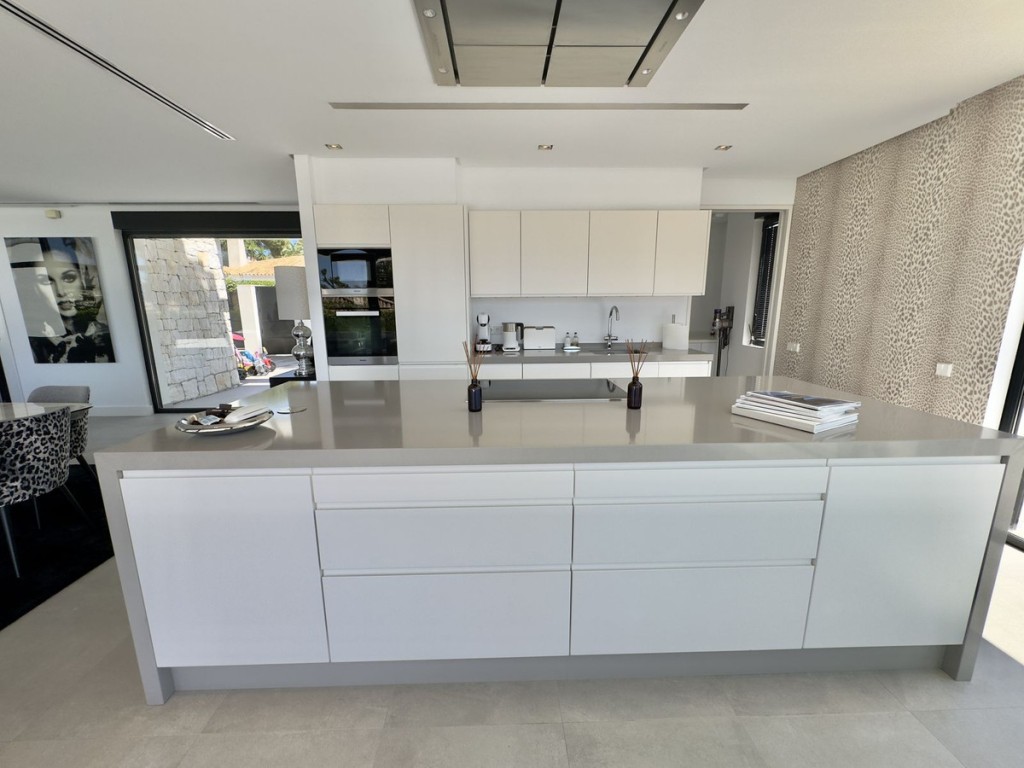 Los Monteros 4 bedroom villa for sale (16)