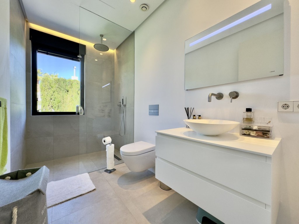 Los Monteros 4 bedroom villa for sale (27)