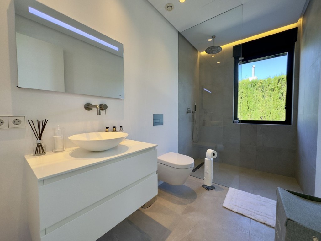 Los Monteros 4 bedroom villa for sale (29)