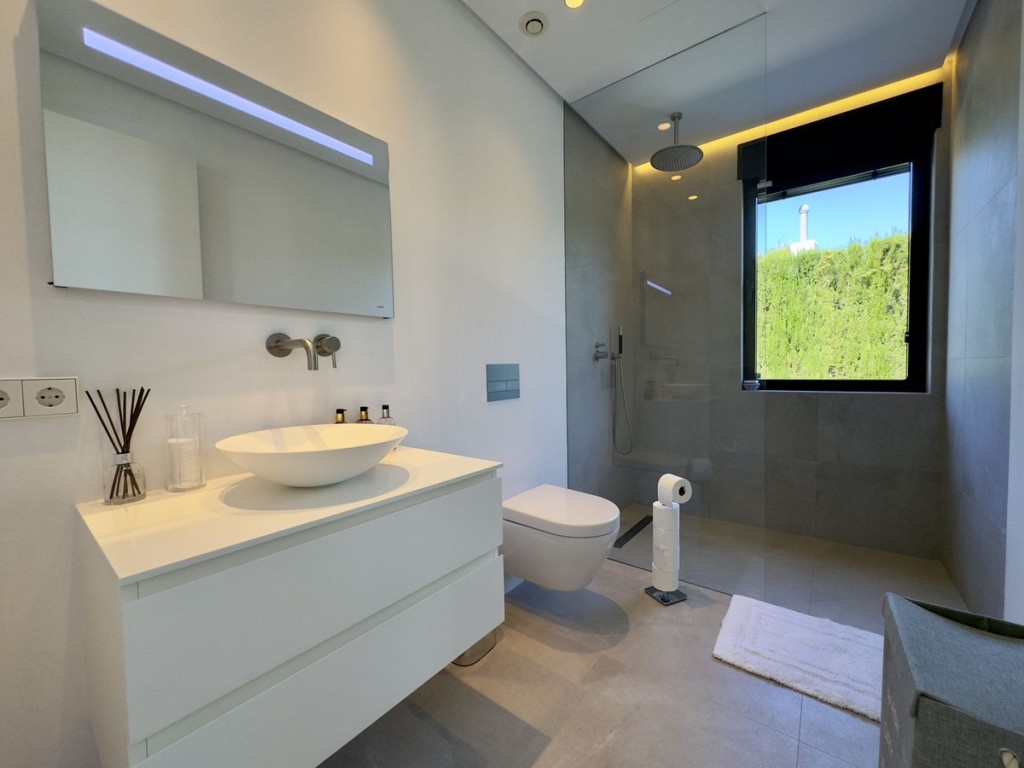 Los Monteros 4 bedroom villa for sale (32)