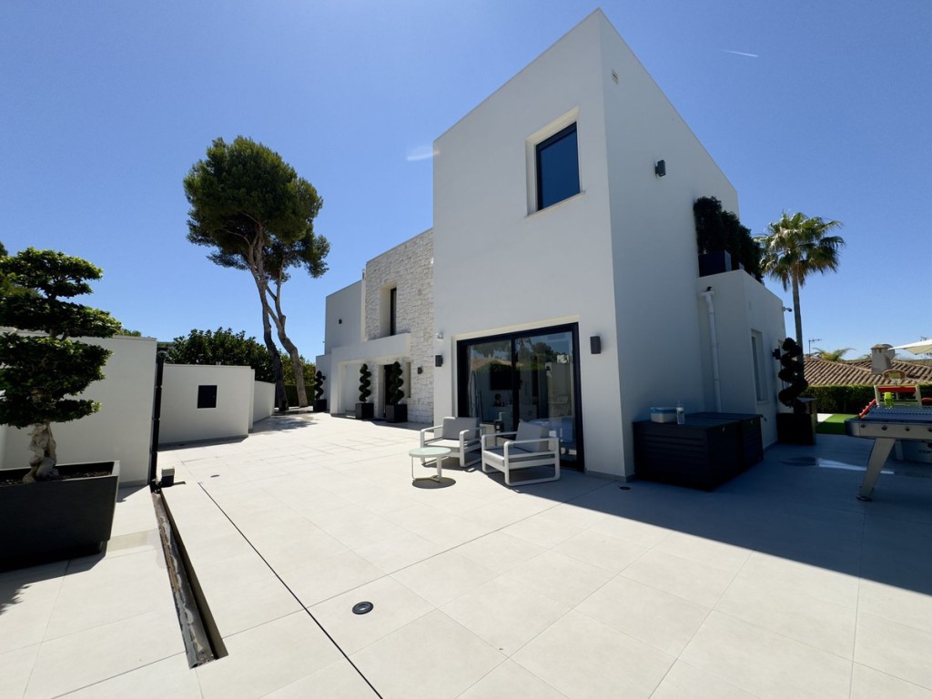 Los Monteros 4 bedroom villa for sale (33)