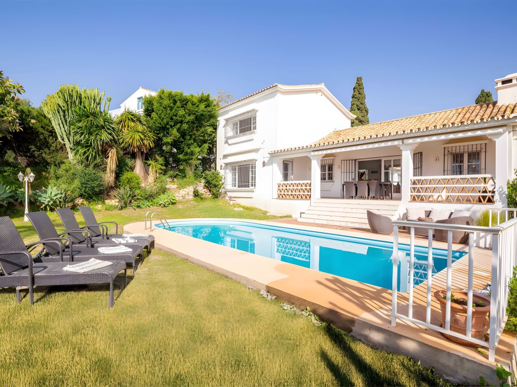 El Paraiso Alto villa for sale (1)