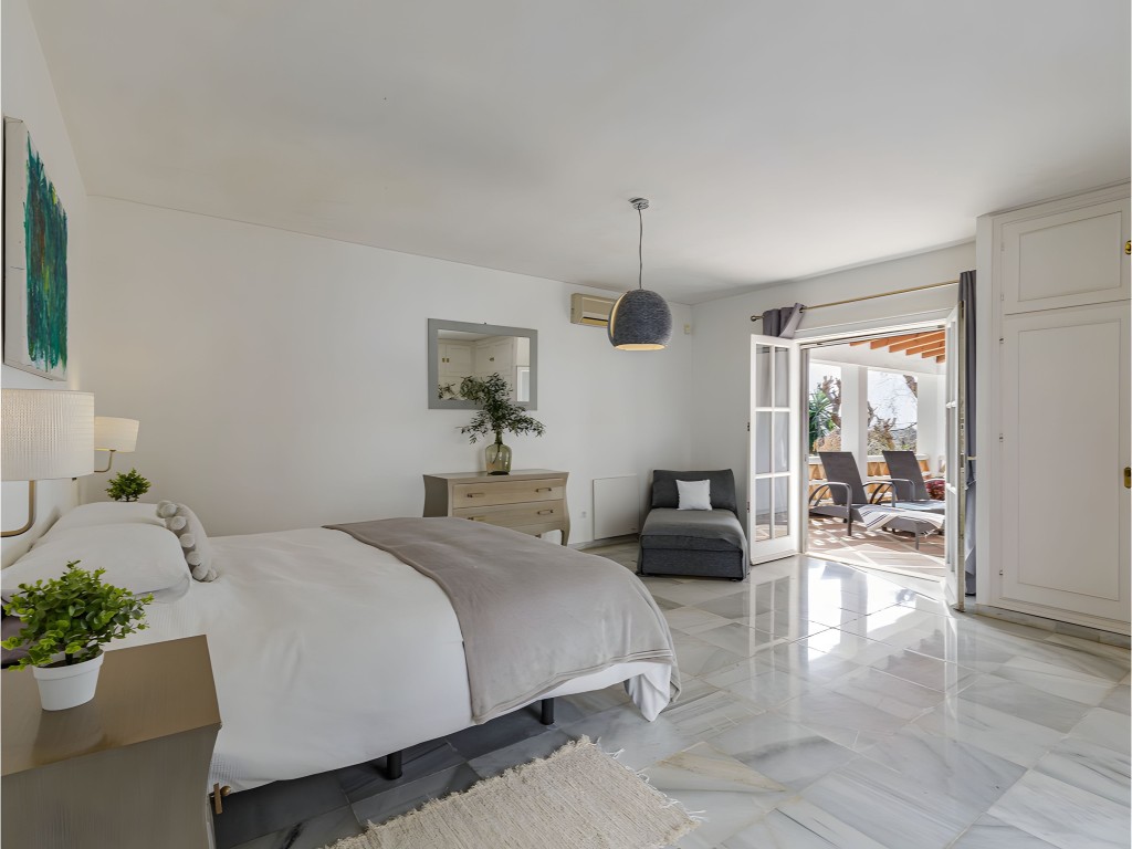 El Paraiso Alto villa for sale (14)