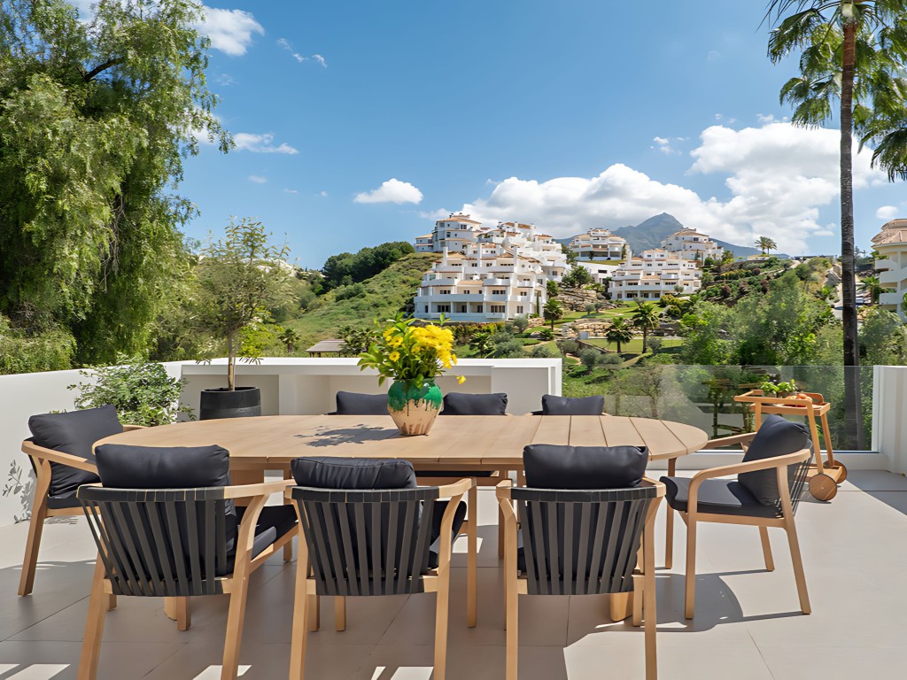 Los Naranjos Hill Club, renovated villa for sale (27)