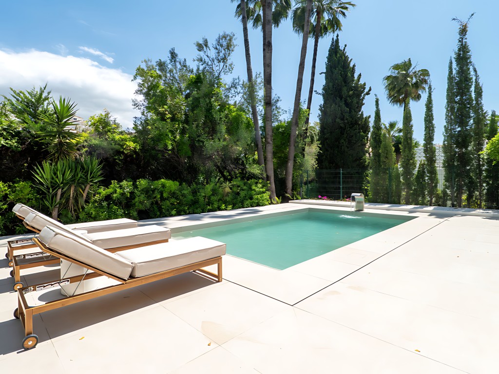 Los Naranjos Hill Club, renovated villa for sale (1)