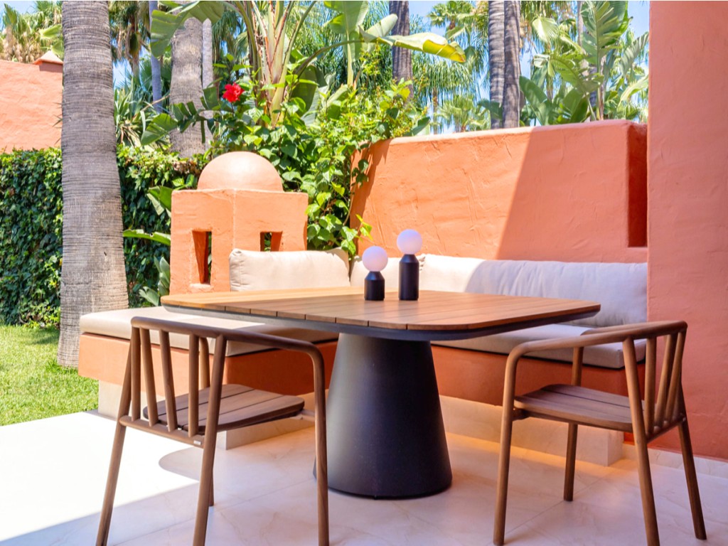 11-20939a0134ad724a8cb2a801094d15a4