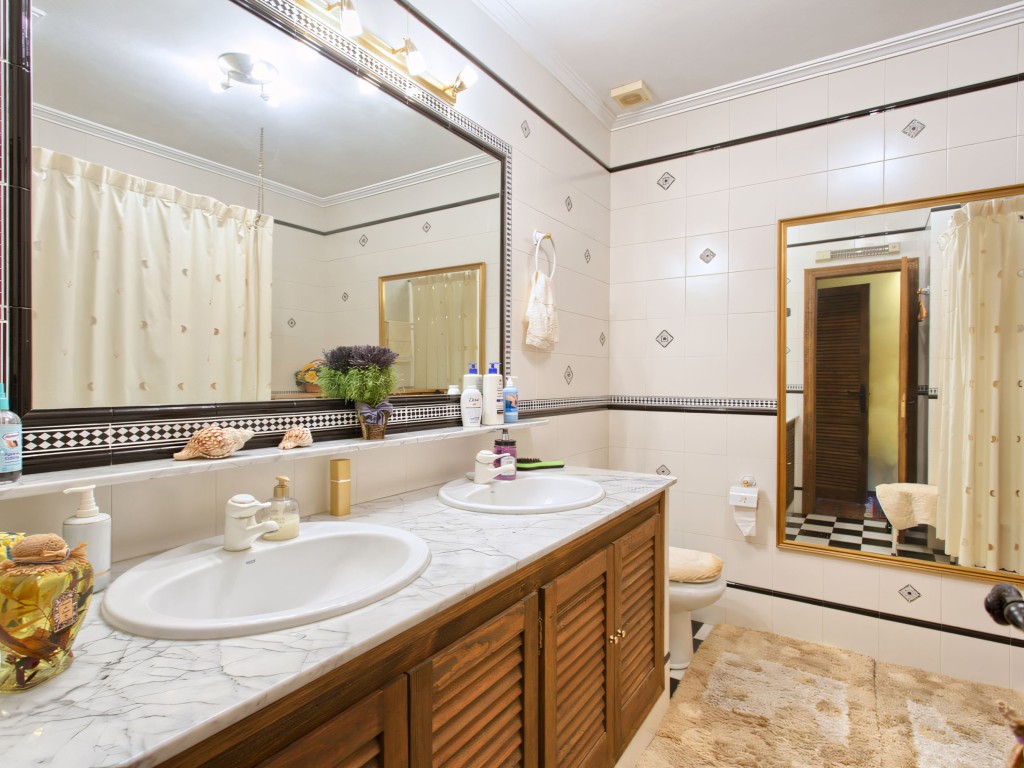 Benahavis Character Town Centre Townhouse (2)