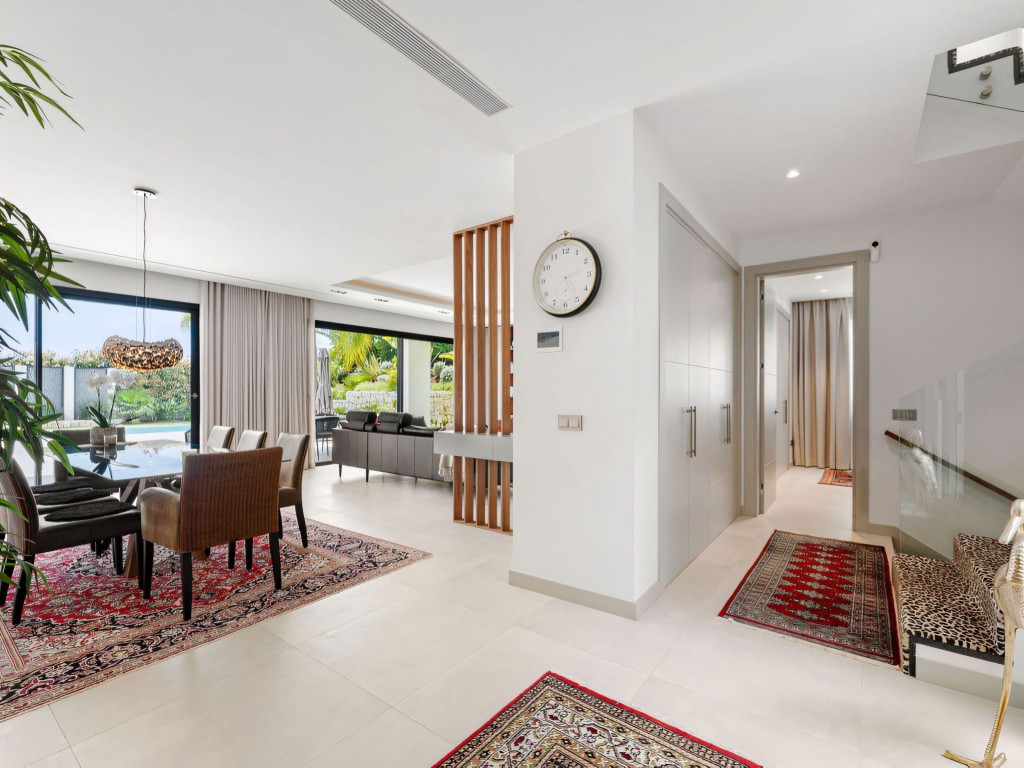Nueva Andalucia luxury villa (15)