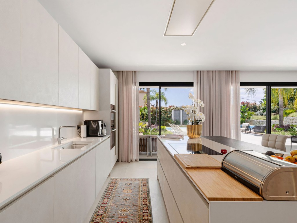 Nueva Andalucia luxury villa (13)