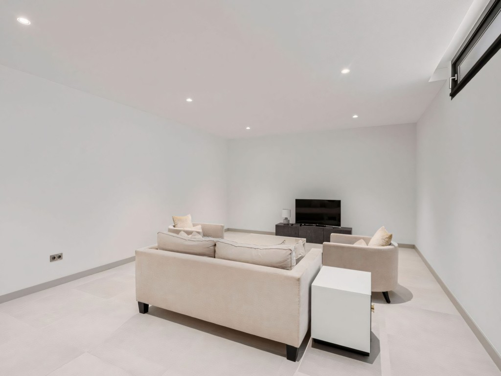 Nueva Andalucia luxury villa (40)