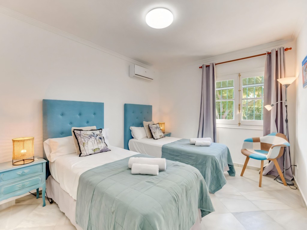 Nueva Andalucia Villa (24)