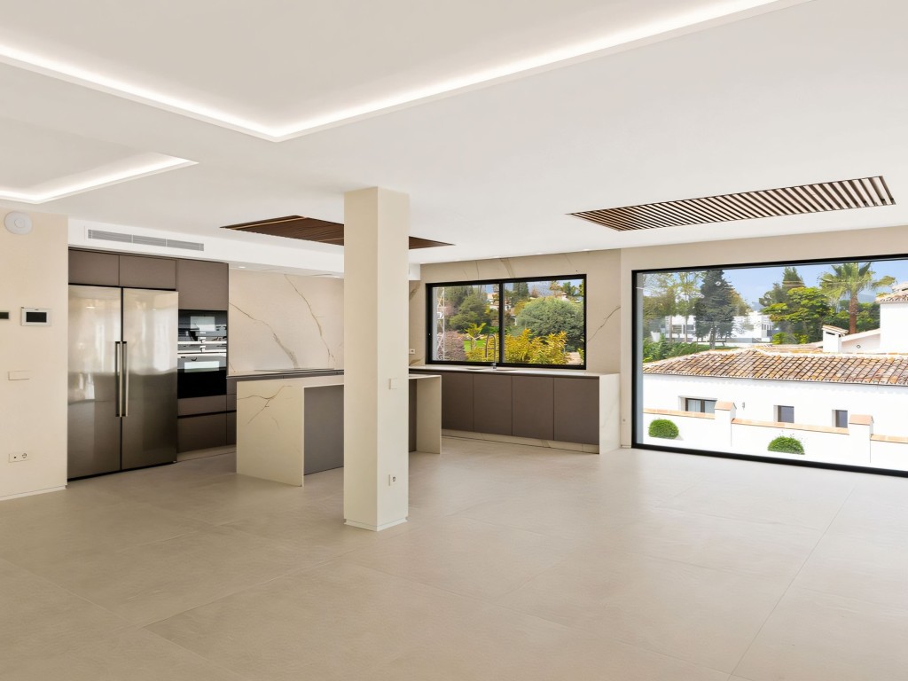 Contemporary Guadalmina Villa (37)