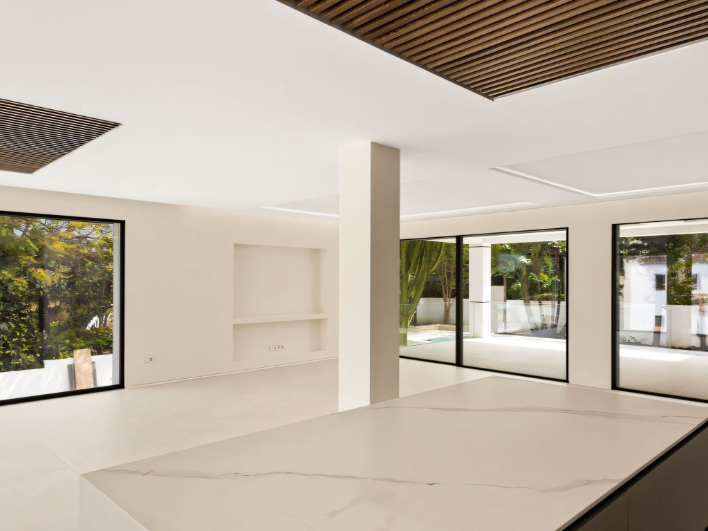Contemporary Guadalmina Villa (39)