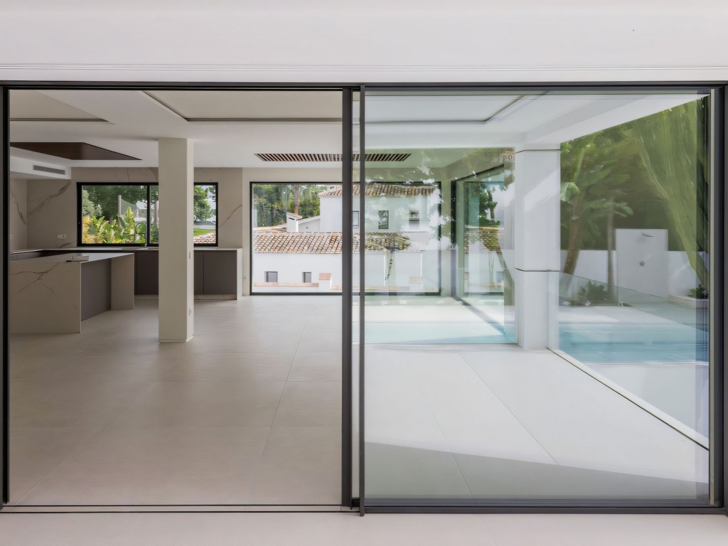 Contemporary Guadalmina Villa (34)