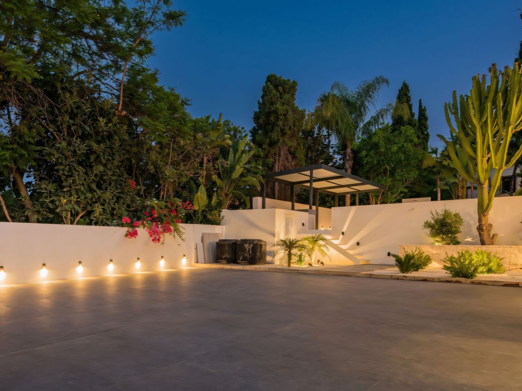 Contemporary Guadalmina Villa (5)