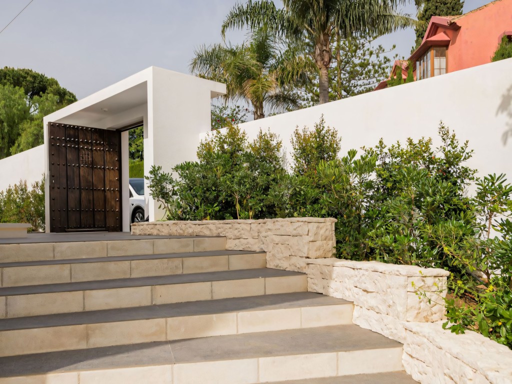 Contemporary Guadalmina Villa (12)