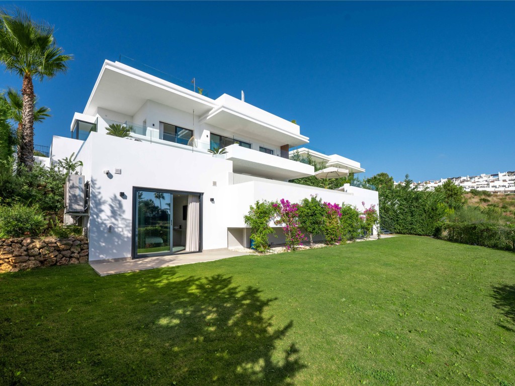 Contemporary Villa 1  La Resina (37)