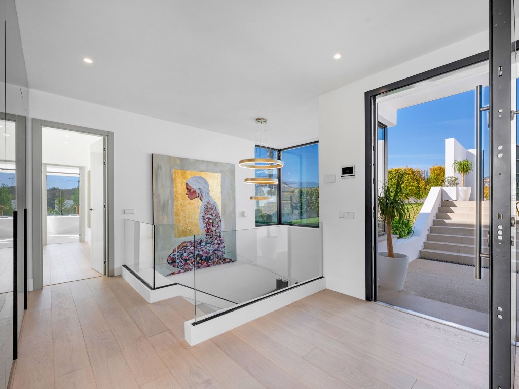 Contemporary Villa 1  La Resina (40)