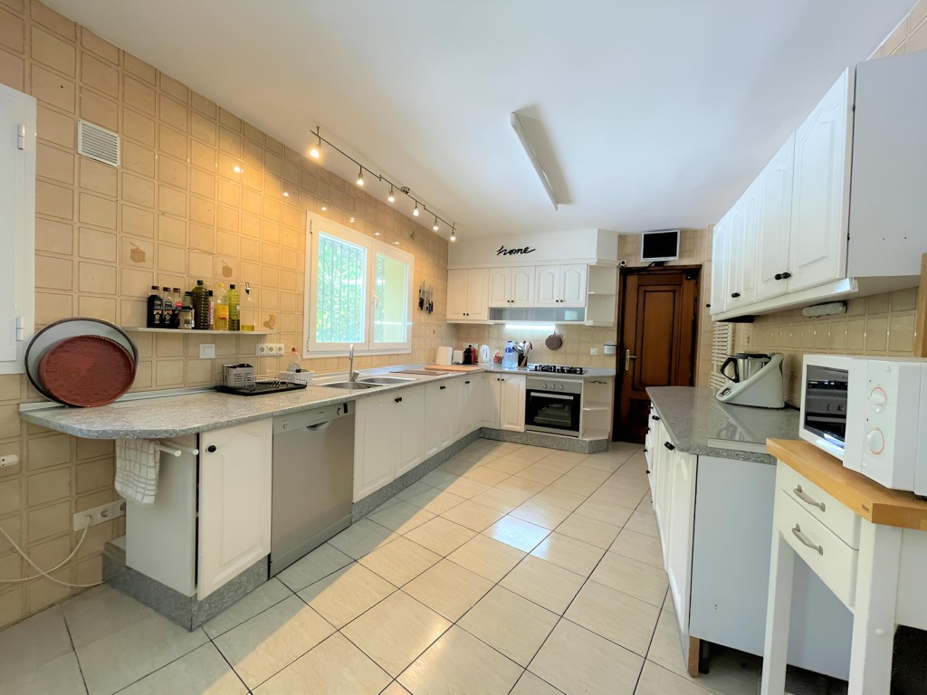 11-20939a0134ad724a8cb2a801094d15a4