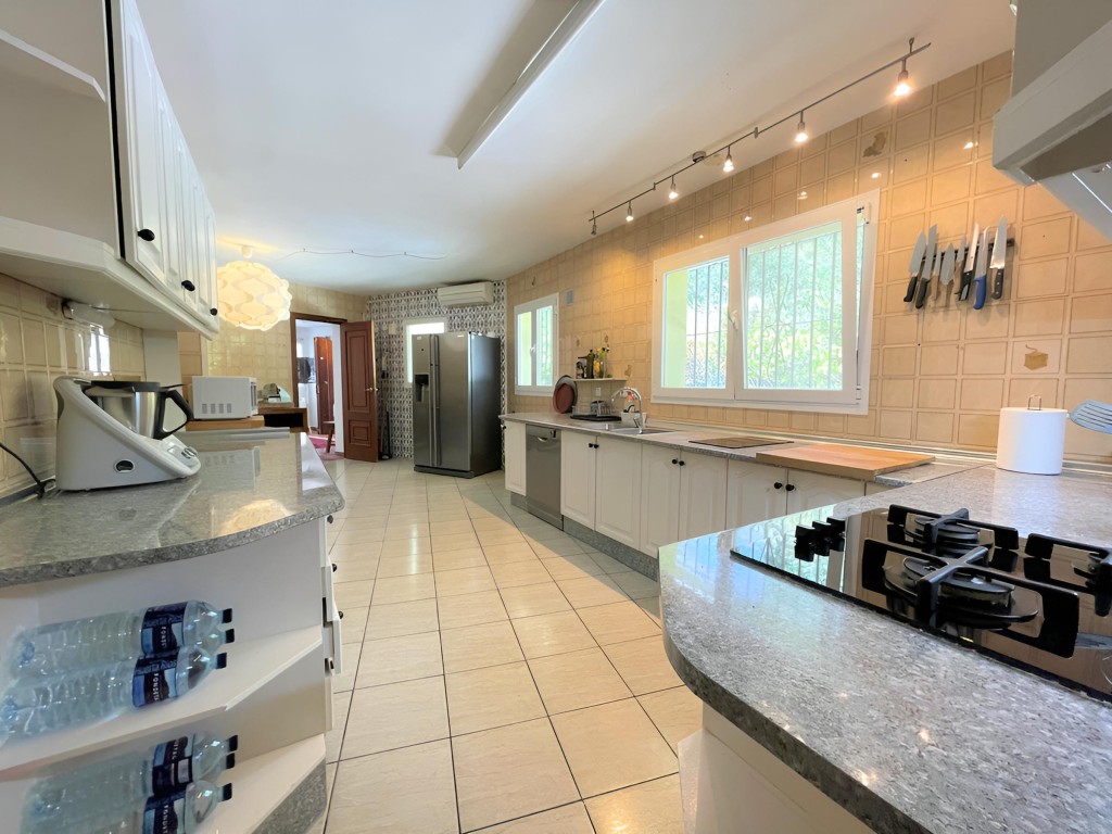 12-53013098fcab6c38b1379cd33298e050