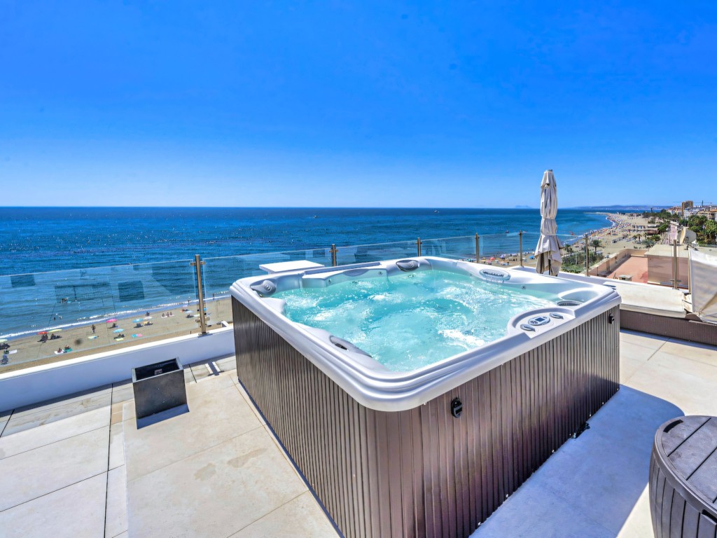 Estepona beachfront apartment (2)