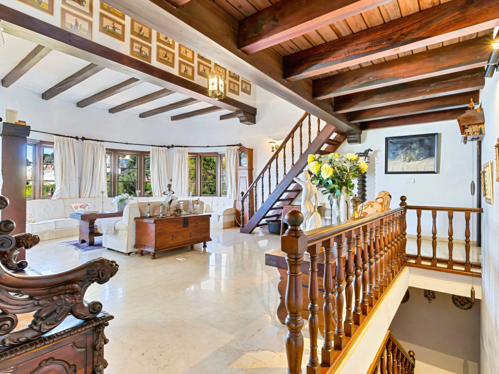 10-bb915d1cb19341576dcdc994b81ab9c5