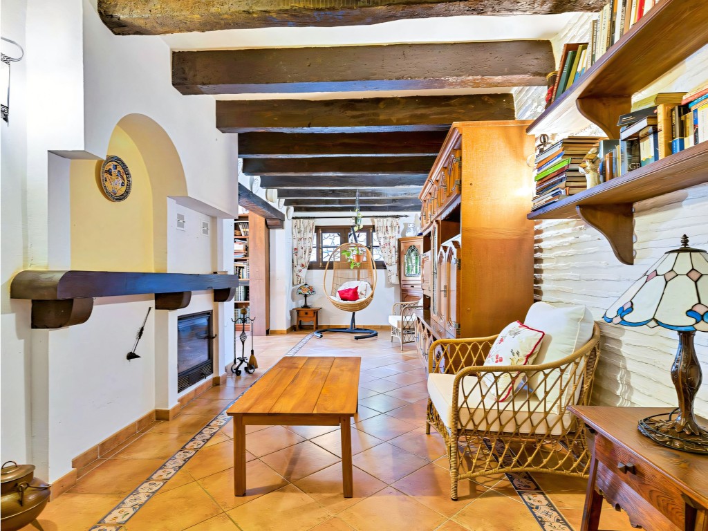 16-ec67b526875bf0124b6ce4328a754439