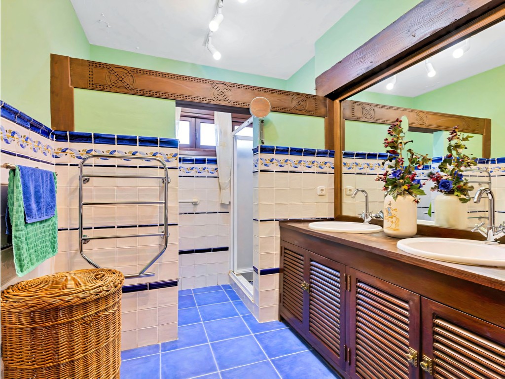 18-cc72f169493c096e712837ff5d8b6e41