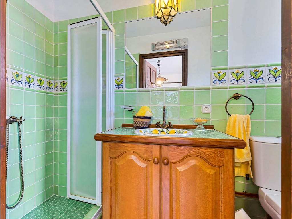 12-53013098fcab6c38b1379cd33298e050