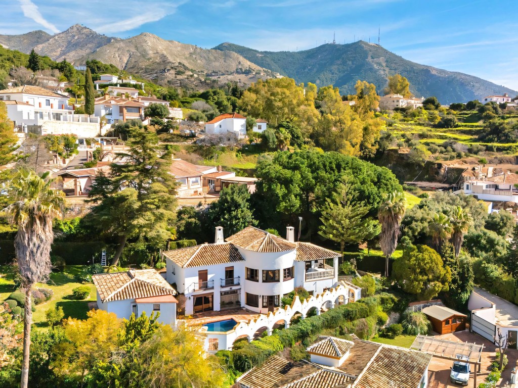 35-53608d01401493ba18e3704836160563