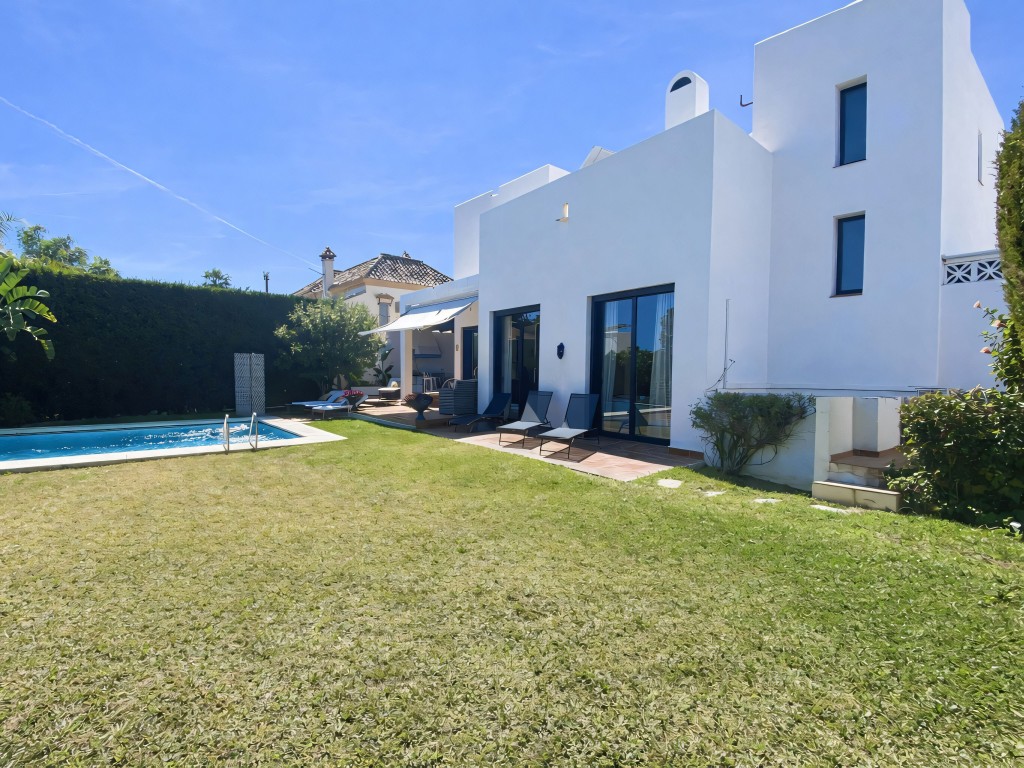Nueva Andalucia Villa 4