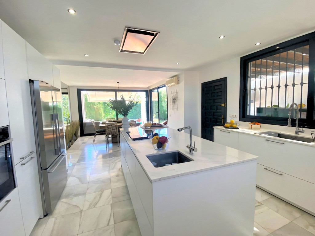 Villa for sale in Nueva Andalucia (29)